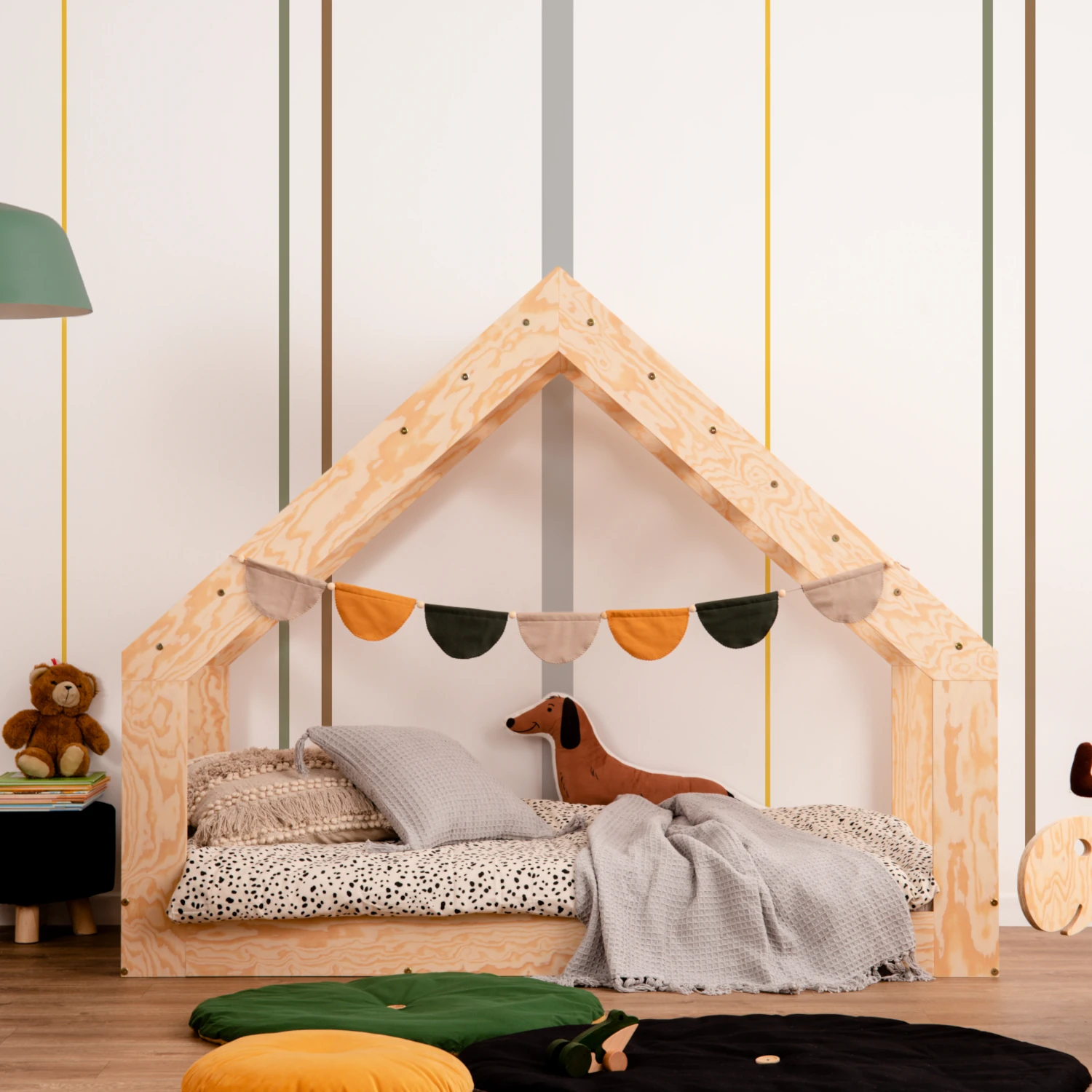 Hausbett für Kinder mit niedriger Konstruktion und Lattenrost MOON G Montessori Holz