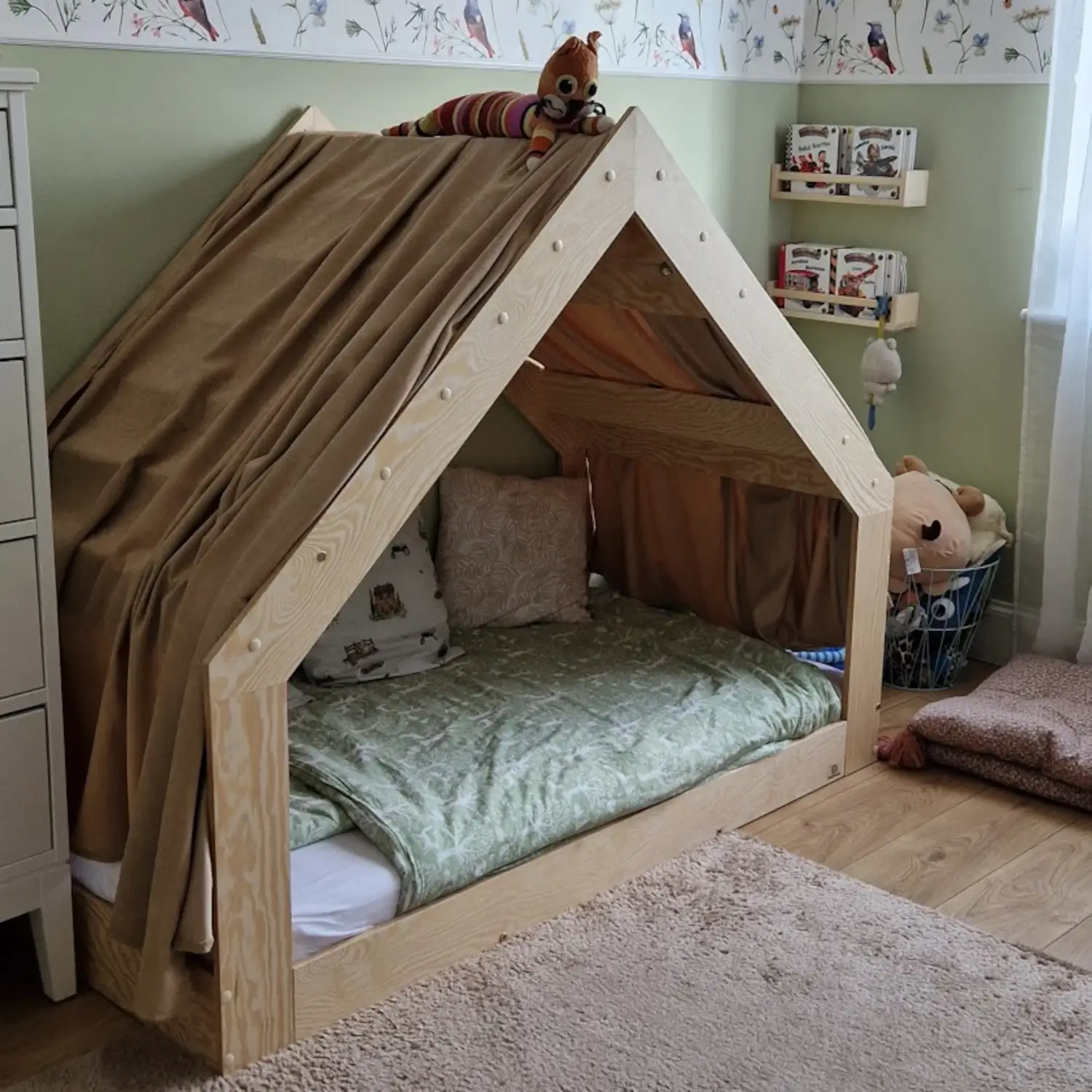 Hausbett für Kinder mit niedriger Konstruktion und Lattenrost MOON G Montessori Holz