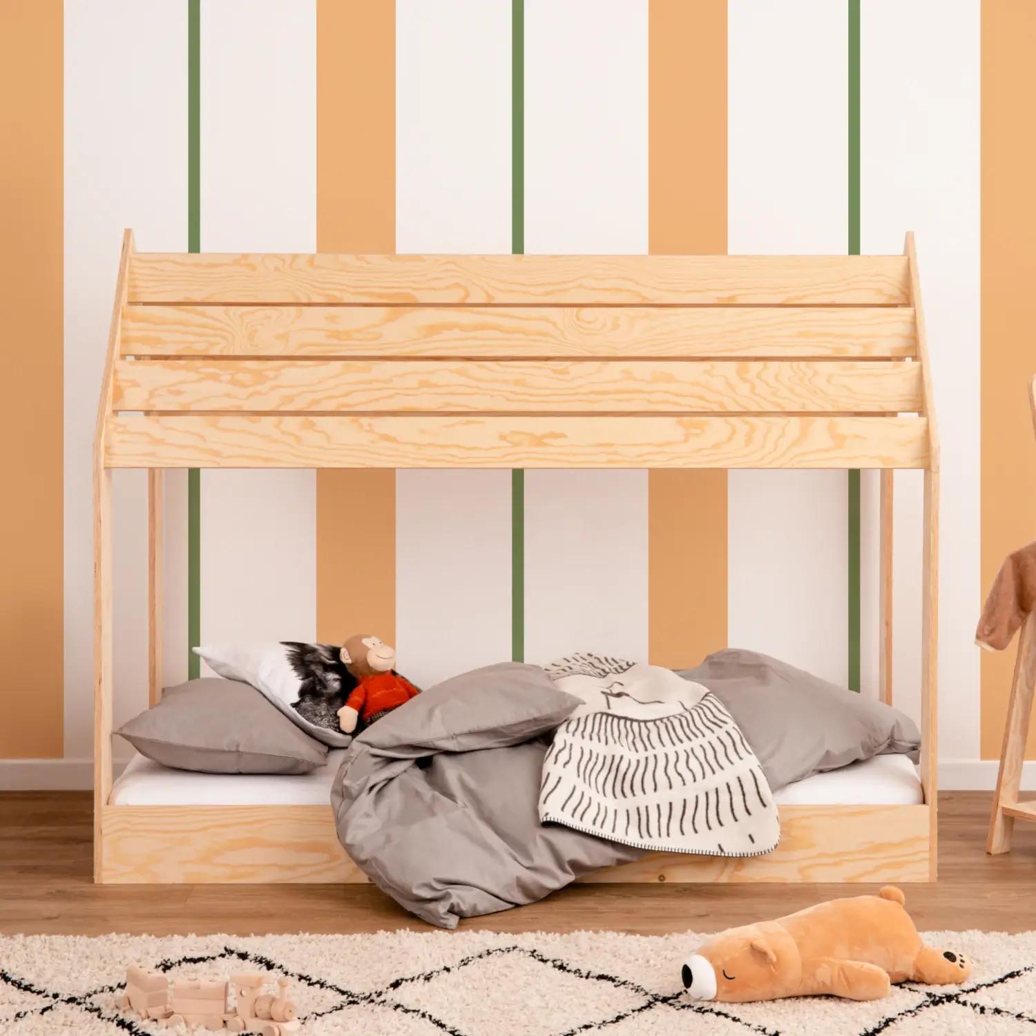 Hausbett für Kinder mit niedriger Konstruktion und Lattenrost MOON M Montessori Holz