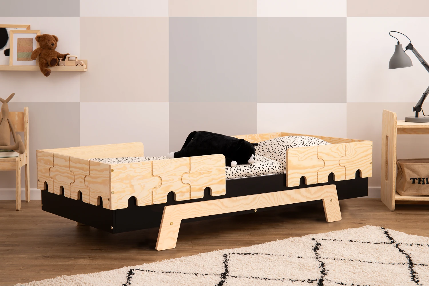 Einzelbett für Kinder mit Rausfallschutz und Lattenrost PUZZLE BR2 Montessori Holz Schwarz